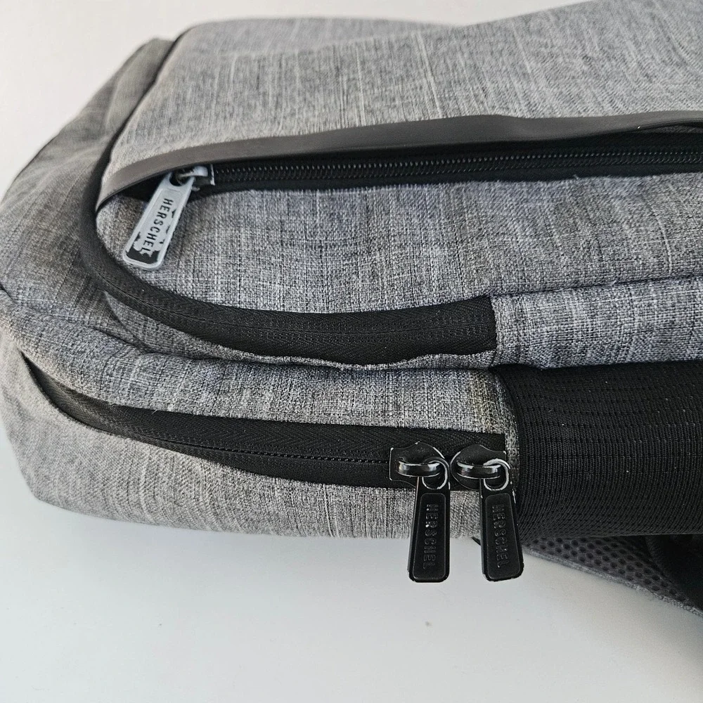 Herschel Kaslo Daypack Tech 20L Raven Crosshatch Travel 16